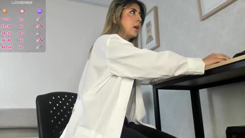  Caroline  online show from September 2025 11:01:02 AM