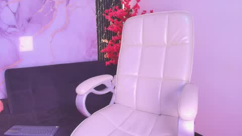 caroline_foster1 online show from November 2025 12:09:02 PM