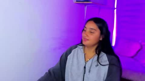 caroline_rodriguez_9 online show from January 2026 04:43:02 PM