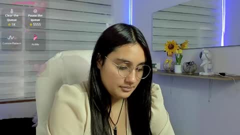 caroline_rodriguez_9 online show from April 2026 07:32:01 PM
