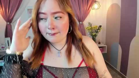 Carolinee  online show from September 2025 03:00:02 AM