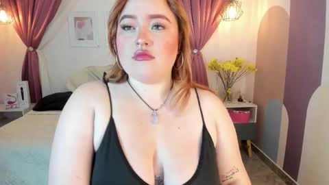 Carolinee  online show from October 2025 05:07:02 AM