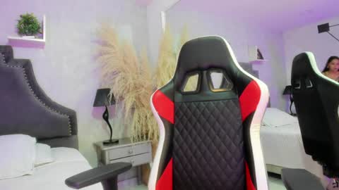 Caroline online show from April 2026 01:12:01 PM