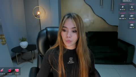 Snapshot of carolinegrace_ chatting on January 2025 10:27:02 AM Caro online show from January 2025 10:27:02 AM