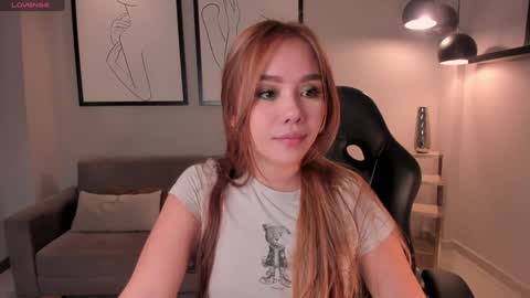 Snapshot of carolinegrace_ chatting on January 2025 10:39:01 AM Caro online show from January 2025 10:39:01 AM