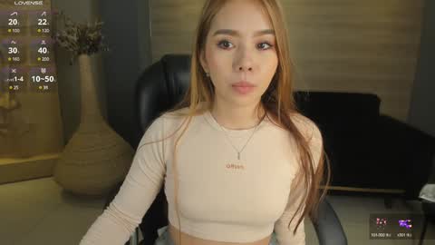 Snapshot of carolinegrace_ chatting on January 2025 11:00:02 AM Caro online show from January 2025 11:00:02 AM