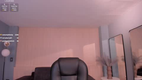 Snapshot of carolinegrace_ chatting on January 2025 01:38:02 PM Caro online show from January 2025 01:38:02 PM