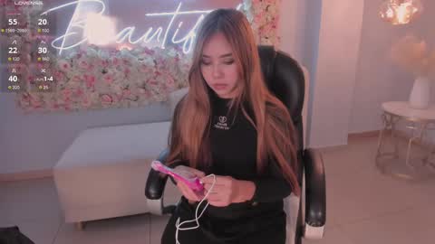 Snapshot of carolinegrace_ chatting on February 2025 11:08:02 AM Caro online show from February 2025 11:08:02 AM