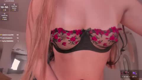 Snapshot of carolinegrace_ chatting on March 2025 02:10:02 PM Caro online show from March 2025 02:10:02 PM