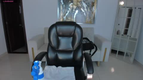 Snapshot of carolinegrace_ chatting on March 2025 10:19:01 AM Caro online show from March 2025 10:19:01 AM