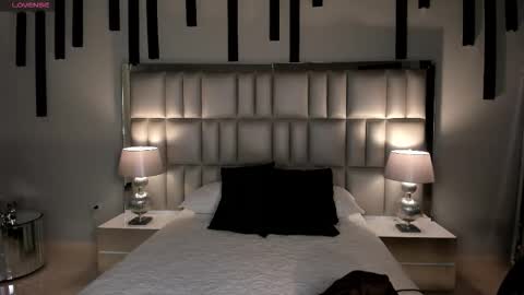 Snapshot of carolinegrace_ chatting on November 2025 10:37:02 AM Caro online show from November 2025 10:37:02 AM