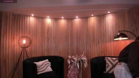 Snapshot of carolinegrace_ chatting on November 2025 10:37:02 AM Caro online show from November 2025 10:37:02 AM