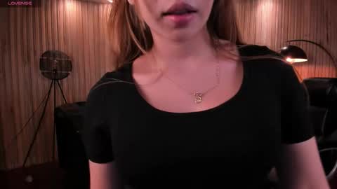 Snapshot of carolinegrace_ chatting on November 2025 10:40:02 AM Caro online show from November 2025 10:40:02 AM