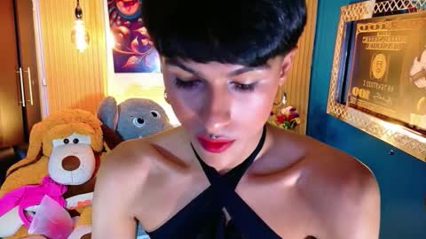 carolinejesh online show from April 2026 06:10:01 PM