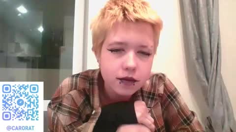 Snapshot of carolinerichter chatting on October 2025 01:25:01 AM CarolineRichter online show from October 2025 01:25:01 AM