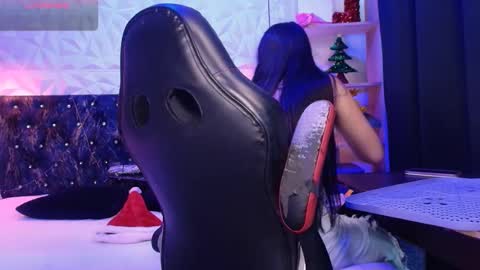 Snapshot of carolinescoth_dl chatting on December 2024 04:46:02 PM Caroline Scoth online show from December 2024 04:46:02 PM