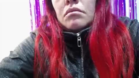 Carolinhe  online show from February 2026 12:31:01 PM