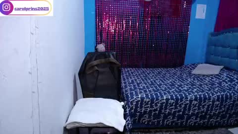 Carolinhe  online show from April 2026 04:33:02 PM