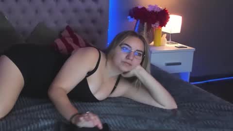 Snapshot of carollflexx chatting on November 2025 06:46:01 AM CarollFlexx online show from November 2025 06:46:01 AM