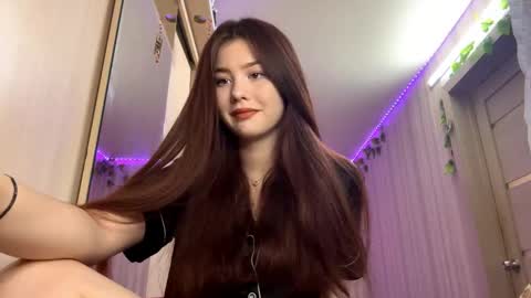 Snapshot of carolynexford chatting on November 2025 12:09:02 PM Emma online show from November 2025 12:09:02 PM