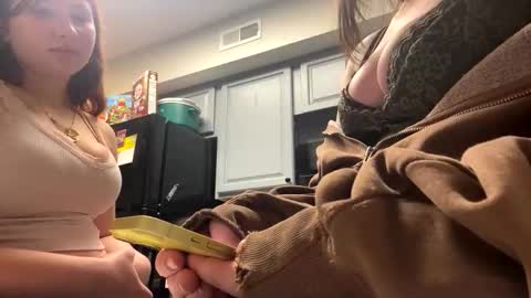 carpetmunchers online show from November 2025 12:21:01 AM