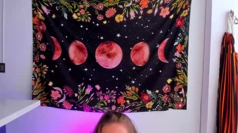 Snapshot of carriexwood chatting on January 2025 10:24:01 PM Nia  online show from January 2025 10:24:01 PM