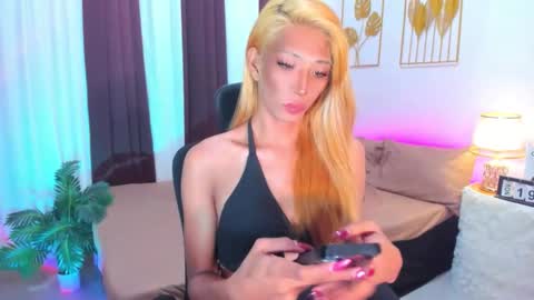 casandrawilson online show from November 2025 07:35:01 PM