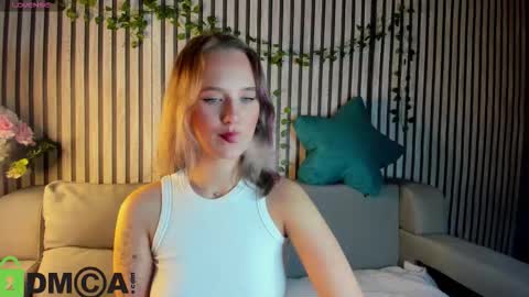 Snapshot of casey_sweeet chatting on December 2025 09:18:01 AM Casey sweeet online show from December 2025 09:18:01 AM