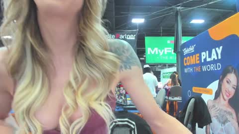 Snapshot of caseykissesxoxo chatting on October 2025 06:58:02 PM casey kisses online show from October 2025 06:58:02 PM