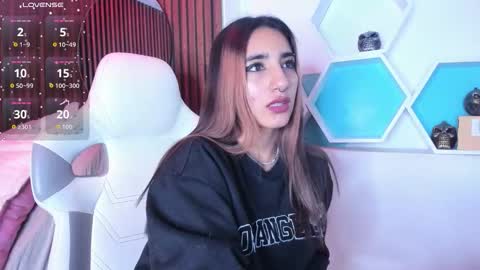 Snapshot of cassidy_evans chatting on November 2025 11:33:02 AM cassidy_evans online show from November 2025 11:33:02 AM