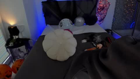 Cassie online show from October 2025 06:28:01 AM