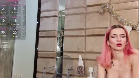 Snapshot of cassiefoxx_ chatting on December 2024 07:53:02 PM Cassie online show from December 2024 07:53:02 PM