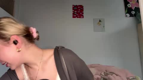 Olivia online show from February 2026 08:10:02 AM