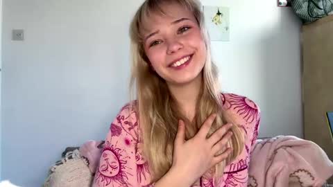 Olivia online show from April 2026 07:09:01 AM