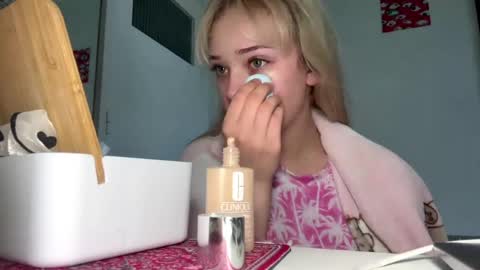 Snapshot of cassijent chatting on May 2026 06:19:02 AM Olivia online show from May 2026 06:19:02 AM