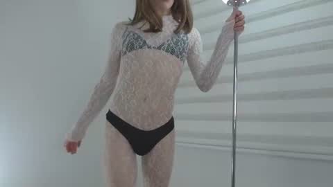 Snapshot of cata_n_cami chatting on June 2026 02:33:01 AM cata_n_cami online show from June 2026 02:33:01 AM