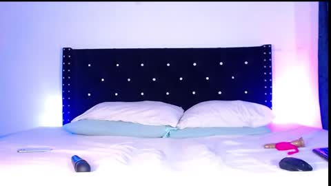 online time Colombia  1130 am  630 pm online show from February 2026 07:03:02 PM