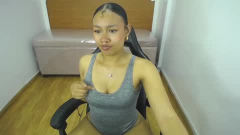 catalina25_t online show from October 2025 07:42:02 PM