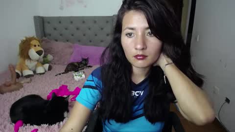 Snapshot of catalinahounn chatting on November 2025 06:56:02 PM catalinahounn online show from November 2025 06:56:02 PM