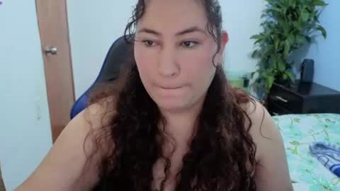 Snapshot of catalinamarpi45 chatting on July 2026 07:12:01 AM cataleya online show from July 2026 07:12:01 AM