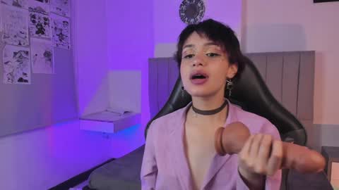 Snapshot of catarsiss_moon chatting on January 2025 12:27:01 AM Cat online show from January 2025 12:27:01 AM