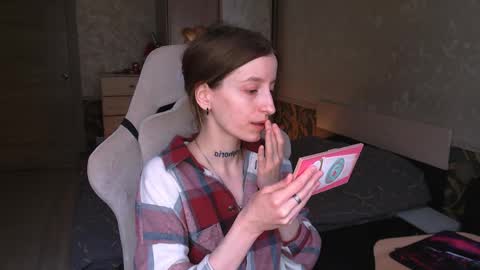 Snapshot of cath_dysphoria_ chatting on May 2026 08:44:01 AM CATH online show from May 2026 08:44:01 AM