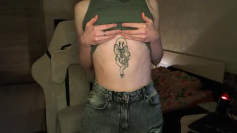 Snapshot of cath_dysphoria_ chatting on May 2026 07:43:02 PM CATH online show from May 2026 07:43:02 PM