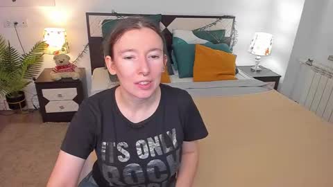 Catrin online show from October 2025 08:00:02 AM