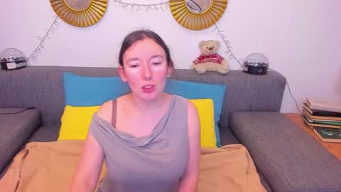 Catrin online show from November 2025 03:06:01 AM