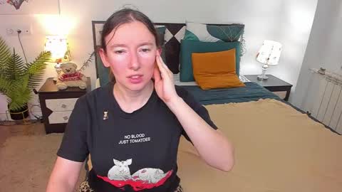 Catrin online show from November 2025 05:32:02 AM