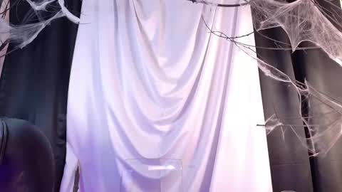 Snapshot of cathmellow_ chatting on October 2025 03:24:02 PM CATH online show from October 2025 03:24:02 PM