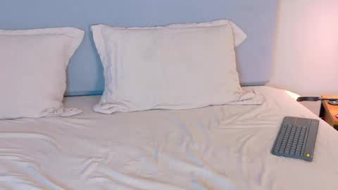 Snapshot of cathmellow_ chatting on November 2025 07:39:01 AM CATH online show from November 2025 07:39:01 AM