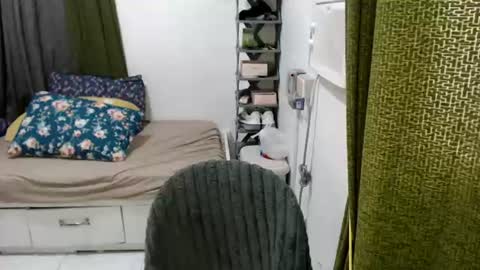 Snapshot of cathy_lyn chatting on June 2026 10:19:02 PM cathy_lyn online show from June 2026 10:19:02 PM
