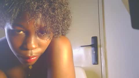 Snapshot of cathynoir chatting on October 2025 01:27:01 AM catrine online show from October 2025 01:27:01 AM